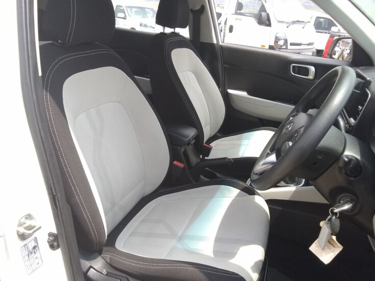 2023 HYUNDAI 1.2 MOTION – Front Seats