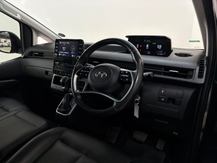2023 HYUNDAI STARIA 2.2D EXECUTIVE A/T – Back Feature Photo