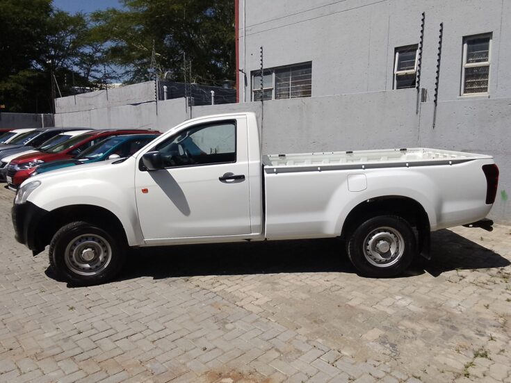 2023 ISUZU DMAX 250D FLEETSIDE S/C P/U – Left Side Photo