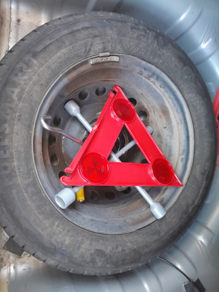 2023 RENAULT KWID DYNAMIQUE MANUAL – Spare Wheel