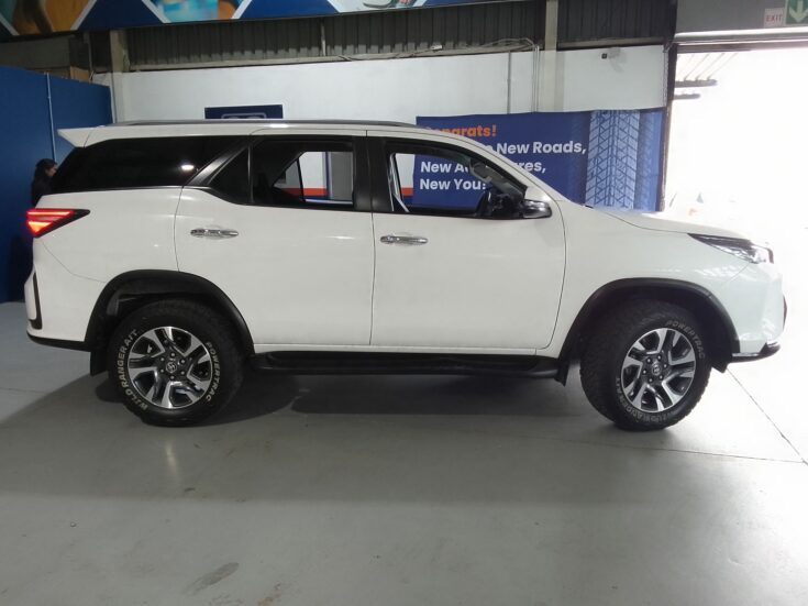 2023 TOYOTA FORTUNER 2.4GD-6 R/B A/T – Right Side Photo