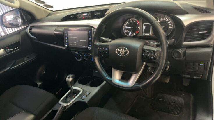 2023 TOYOTA HILUX 2.8 GD-6 RB RAIDER A/T P/U S/C – Interior