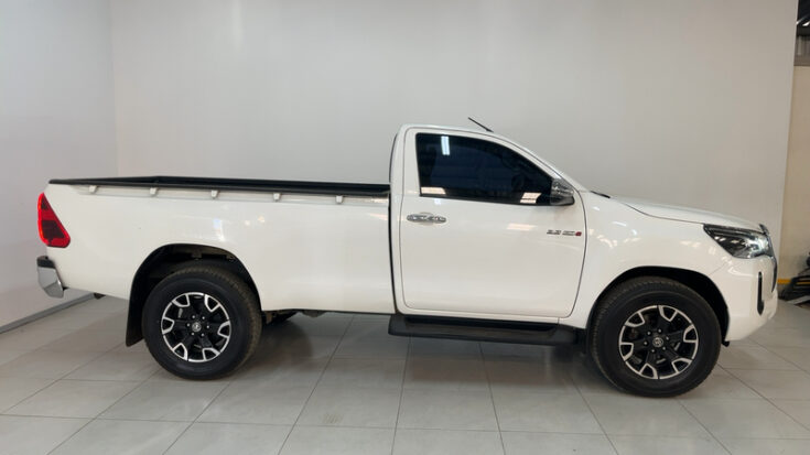 2023 TOYOTA HILUX 2.8 GD-6 RB RAIDER A/T P/U S/C – Right Side Photo