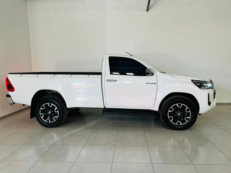 2023 TOYOTA HILUX 2.8 GD-6 RB RAIDER A/T P/U S/C – Right Side Photo