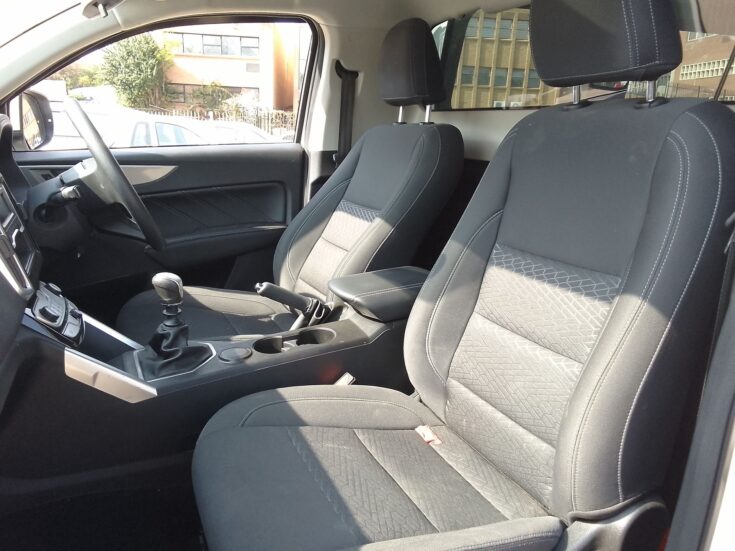 2024 GWM P-SERIES CV SCAB 2.0TD SX 4X2 6MT – Front Seats