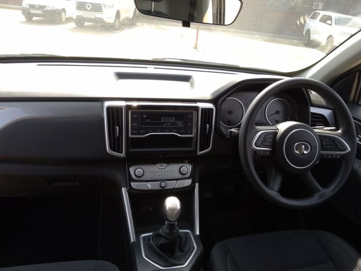 2024 GWM P-SERIES CV SCAB 2.0TD SX 4X2 6MT – Interior