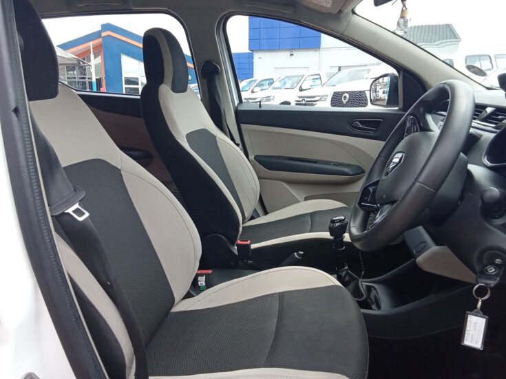 2024 RENAULT TRIBER 1.0 DYNAMIQUE/ZEN – Front Seats