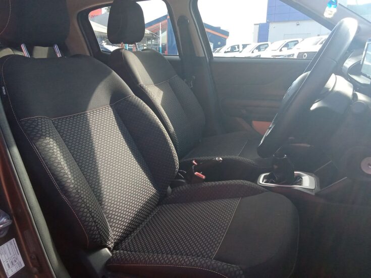 2025 CITROEN C3 MANUAL – Front Seats