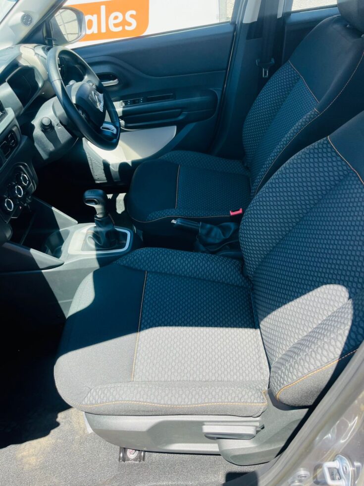 2025 CITROEN C3 PLUS 1.2 MANUAL – Front Seats