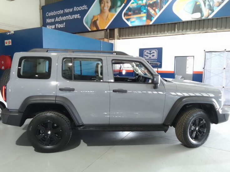 2025 GWM TANK 300 2.4TD LUXURY 4X2 AT – Right Side Photo