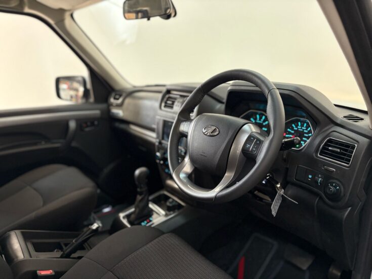 2025 MAHINDRA PIK UP 2.2 MHAWK S11 A/T P/U D/C – Interior