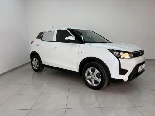 2025 MAHINDRA XUV 300 1.2T (W4) – Front Feature Photo