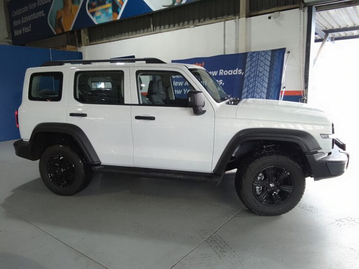 2026 GWM TANK 300 2.4TD LUXURY 4X2 AT – Right Side Photo