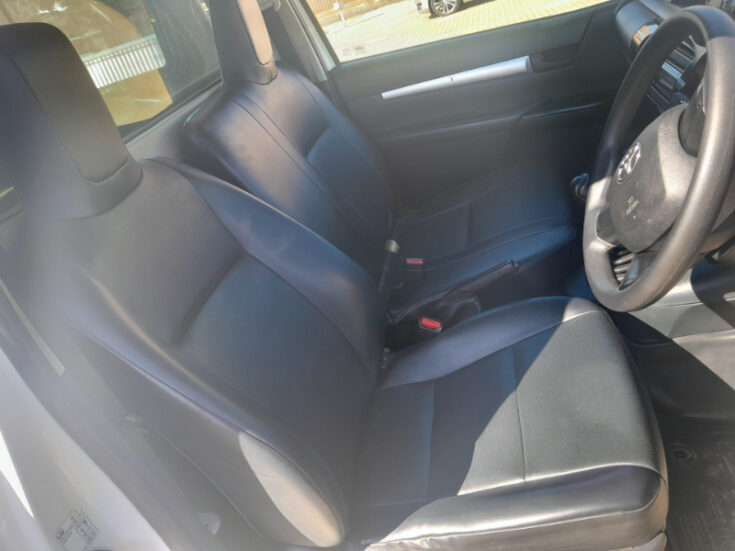 2023 TOYOTA HILUX SC 2.4GD S A/C MANUAL - Image 10