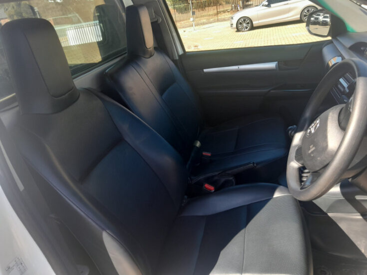 2023 TOYOTA HILUX SC 2.4GD S A/C MANUAL - Image 9