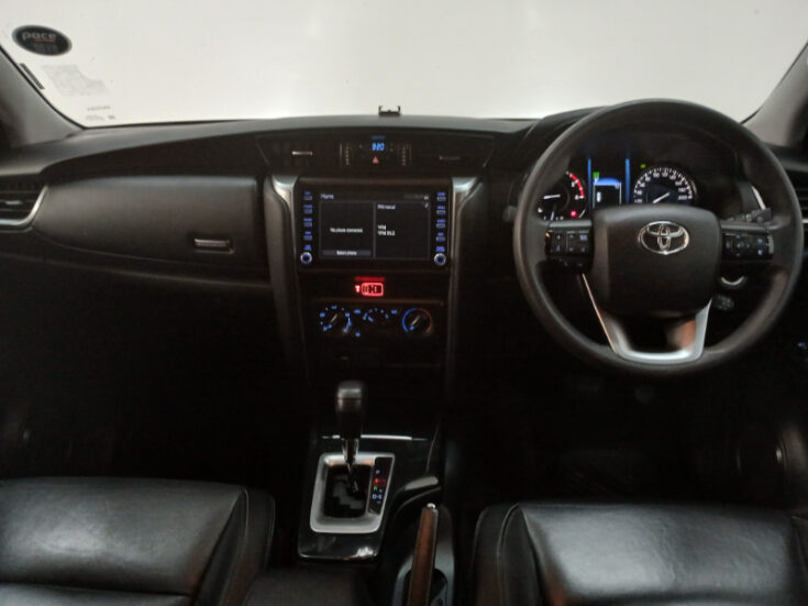 2021 TOYOTA FORTUNER 2.4 GD-6 RB AT - Image 11