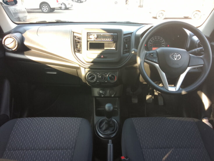2024 TOYOTA VITZ 1.0 MANUAL - Image 11
