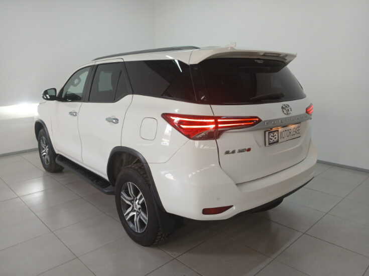 2021 TOYOTA FORTUNER 2.4 GD-6 RB AT - Image 6