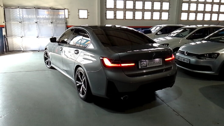 2023 BMW 318I SPORT LINE A/T - Back Feature