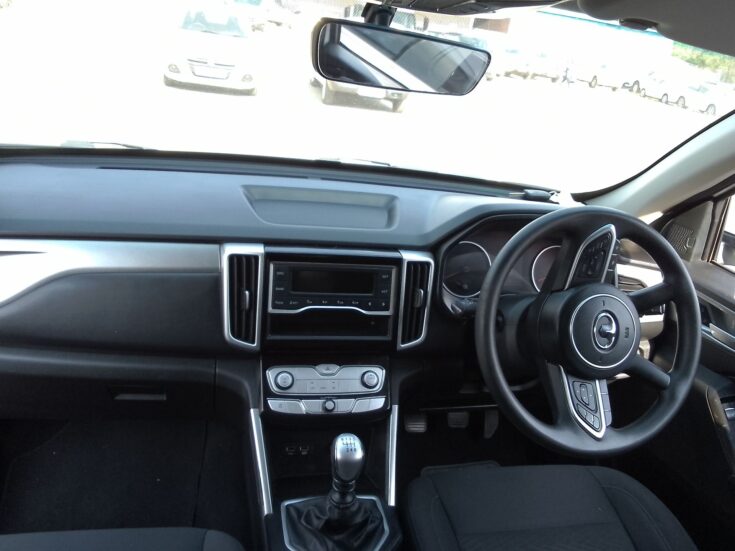 2023 GWM P-SERIES CV SCAB 2.0TD SX 4X2 6MT - Interior