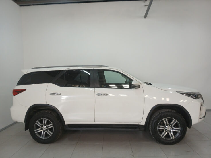 2021 TOYOTA FORTUNER 2.4 GD-6 RB AT - Image 4