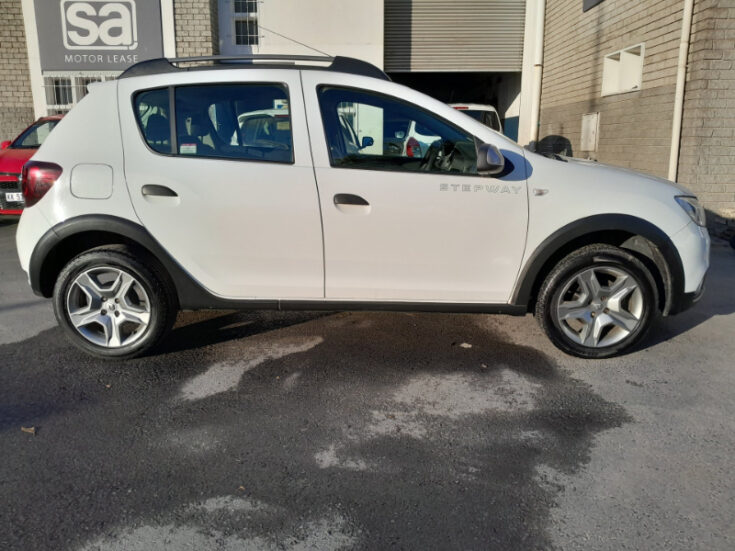 2019 RENAULT SANDERO 900T EXPRESSION MANUAL - Image 4