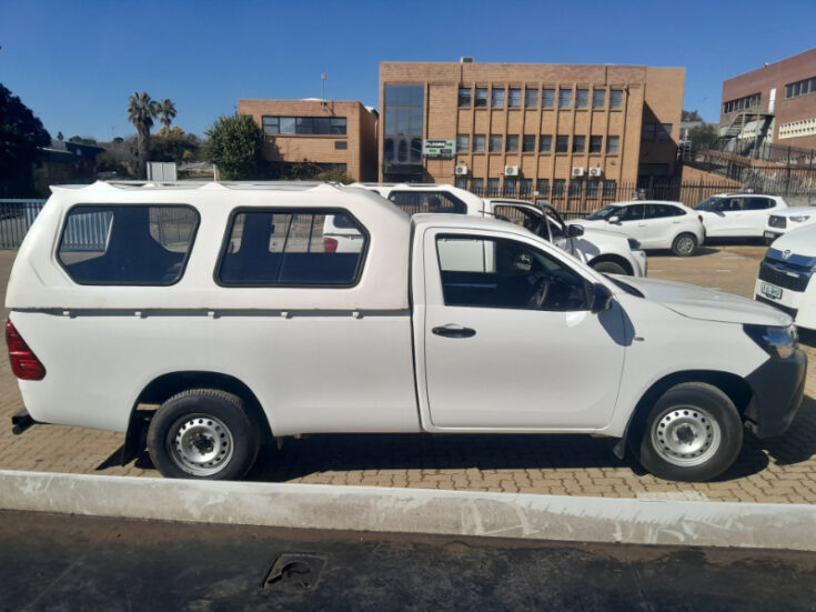 2023 TOYOTA HILUX SC 2.4GD S A/C MANUAL - Image 4
