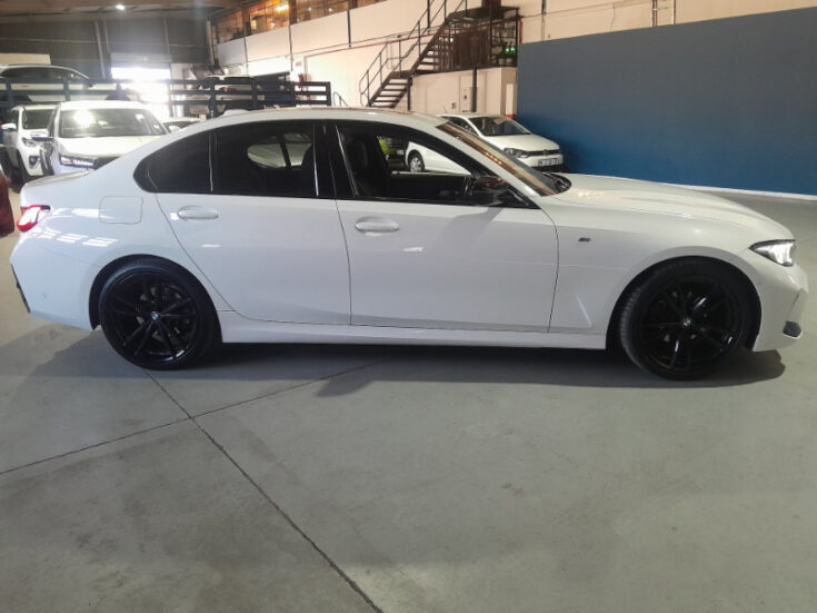 2022 BMW 318i M SPORT AT - Image 4