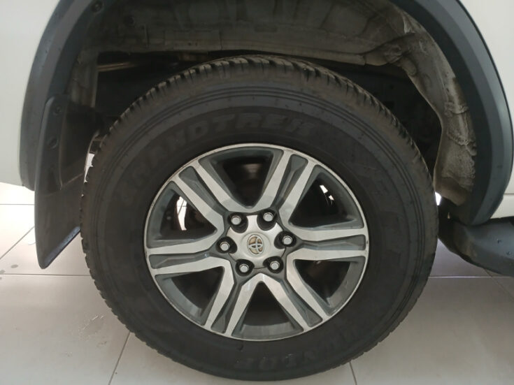 2021 TOYOTA FORTUNER 2.4 GD-6 RB AT - Image 13