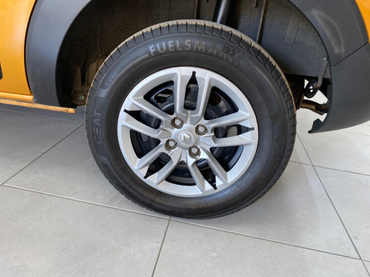 2024 Renault Triber 1.0 Zen - Image 13